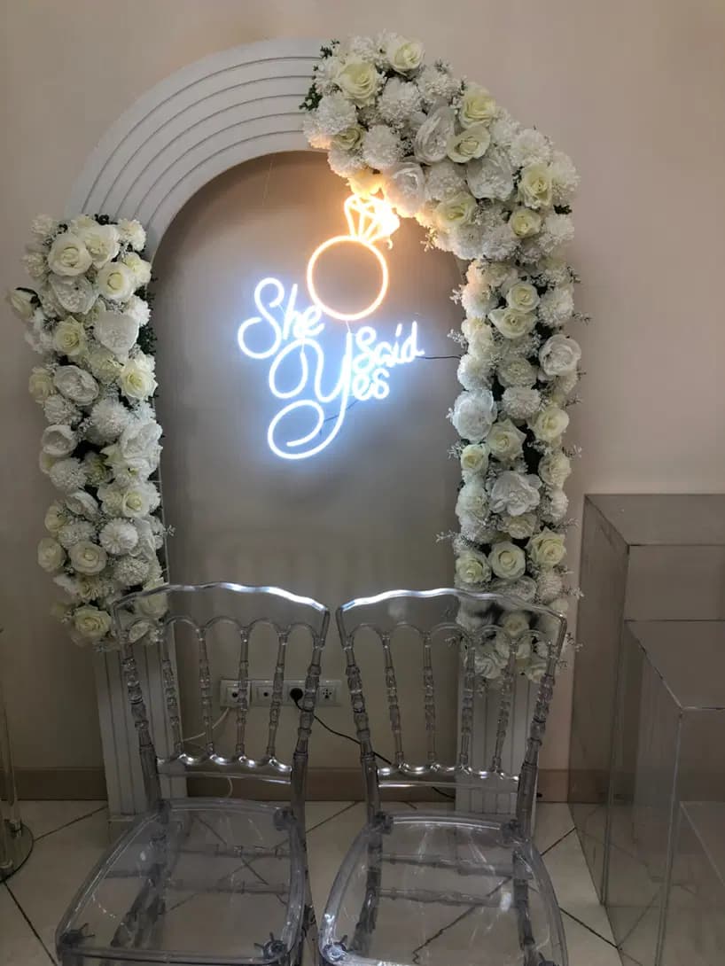 صندلی شیشه ای