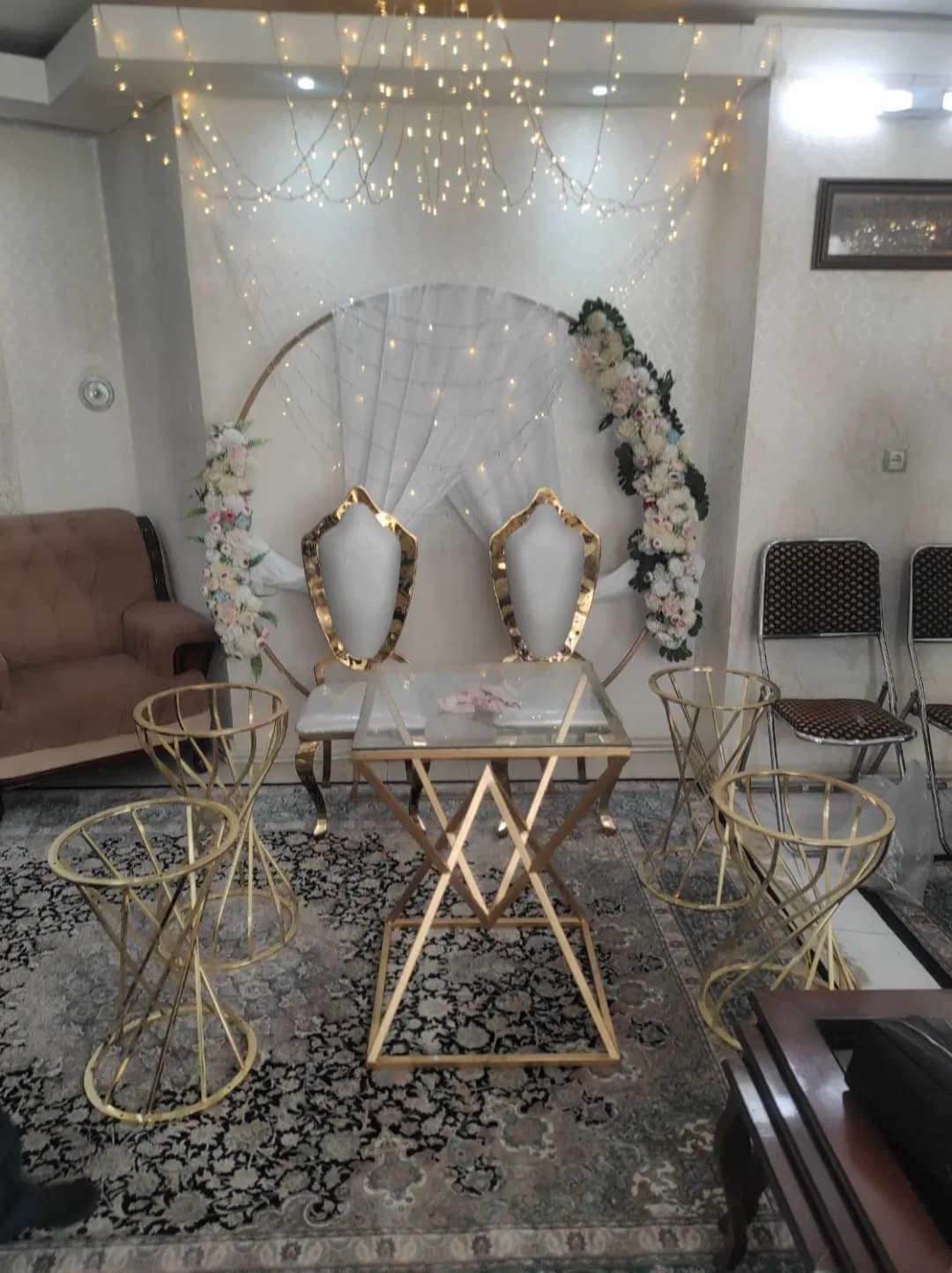 بک گراند بله برون با گل آرایی
