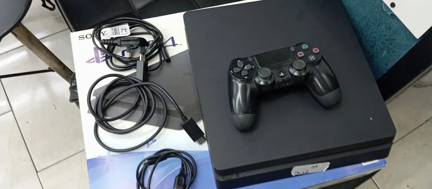 کنسول ps4 با دو دسته