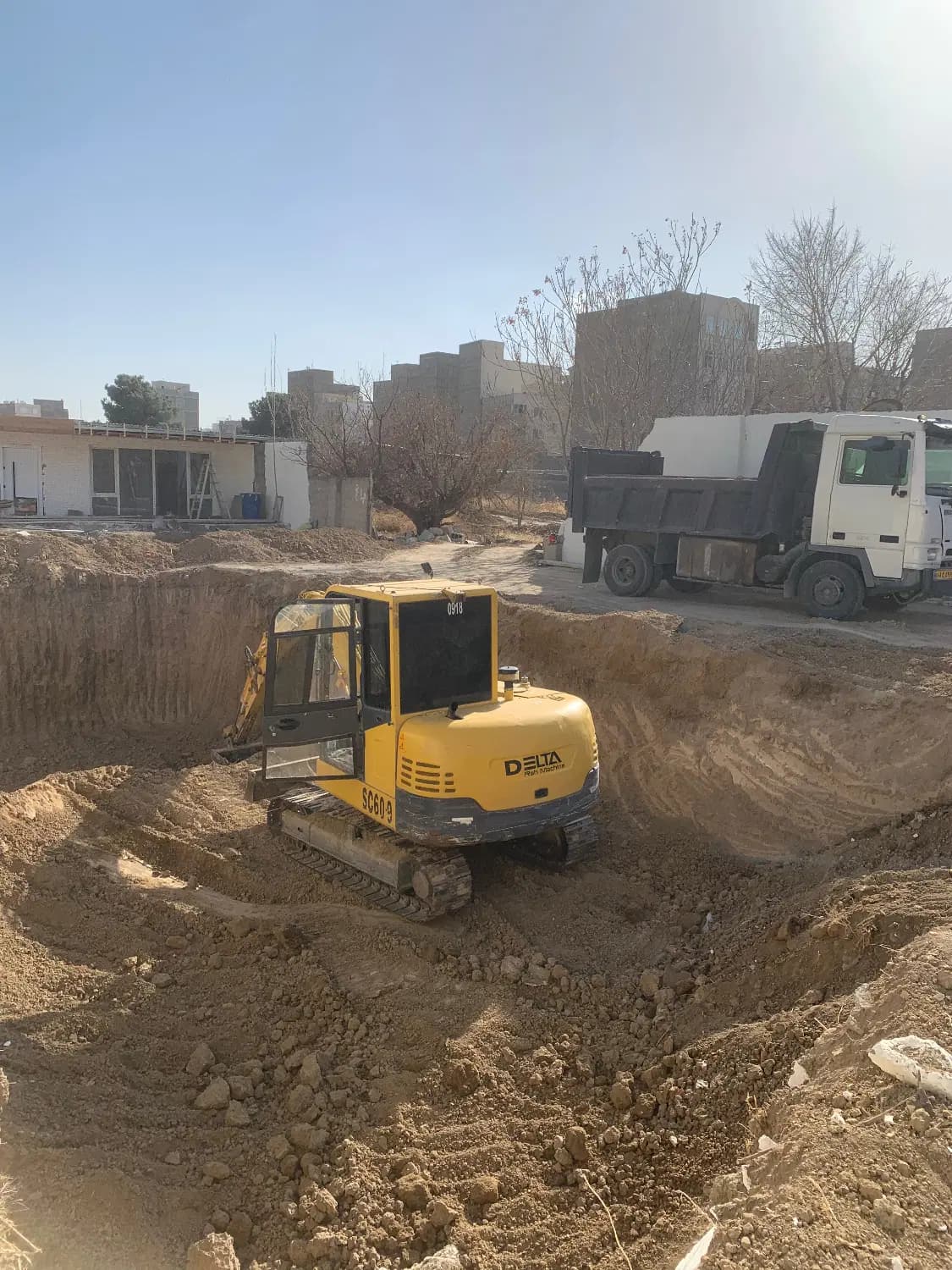 مینی بیل پیکوربابکت خاورخاکبرداری کل تهران